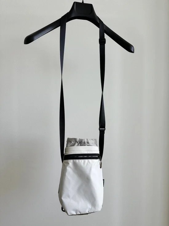 Lululemon White/Olive Crossbody Waterbottle Bag - Picture 1 of 4